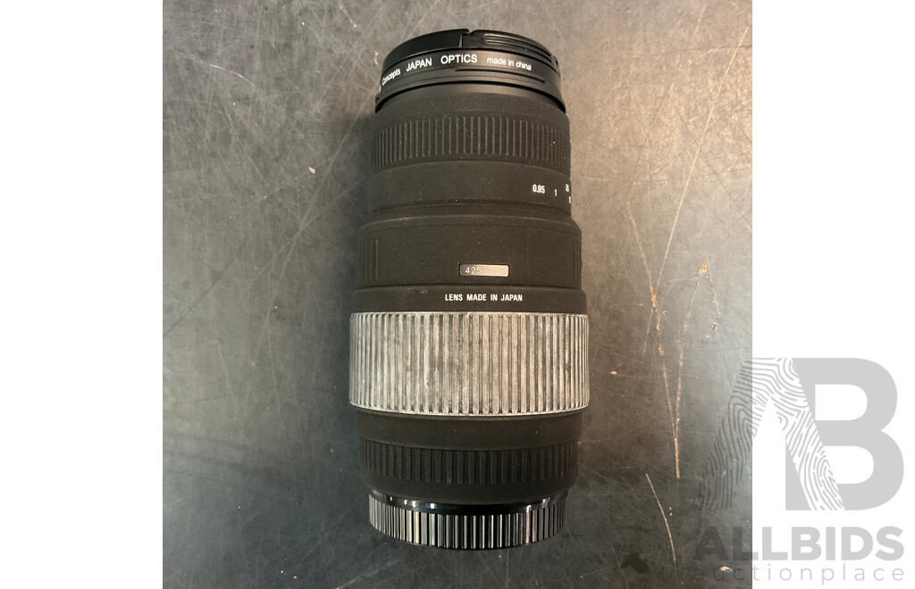 SIGMA DG 70-300mm F4-5.6 MACRO Lens & DIGITAL ADVANCE Macro Lens Attachment 48x58mm