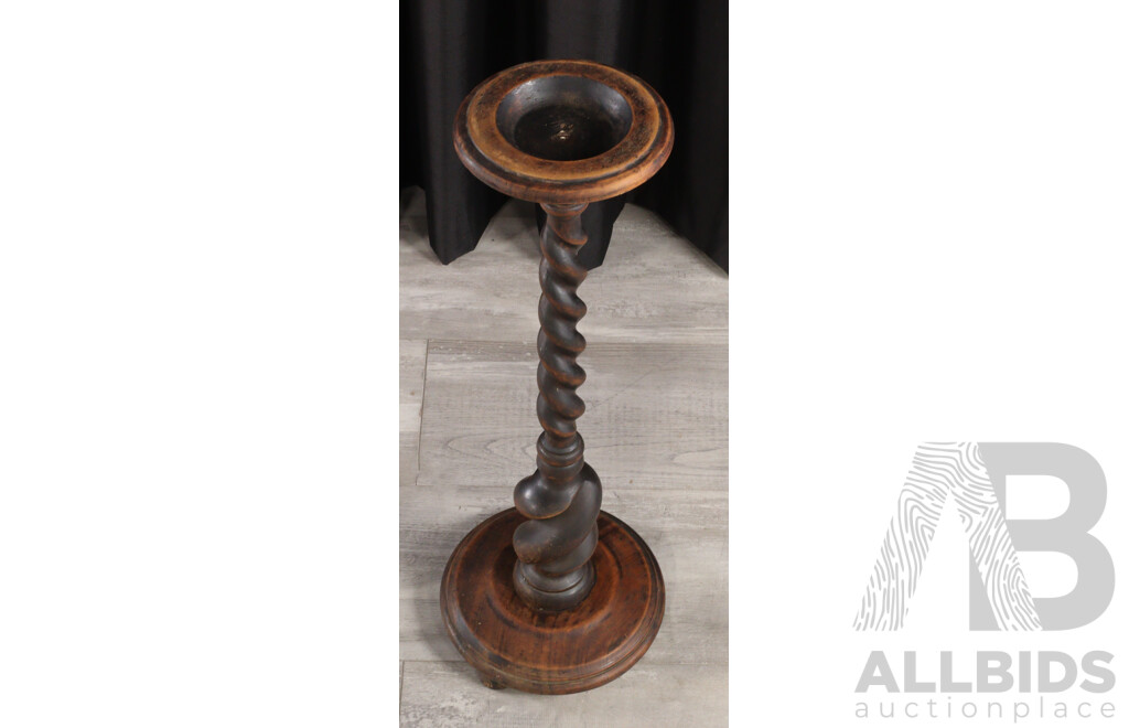 Oak Barley Twist Smokers Stand