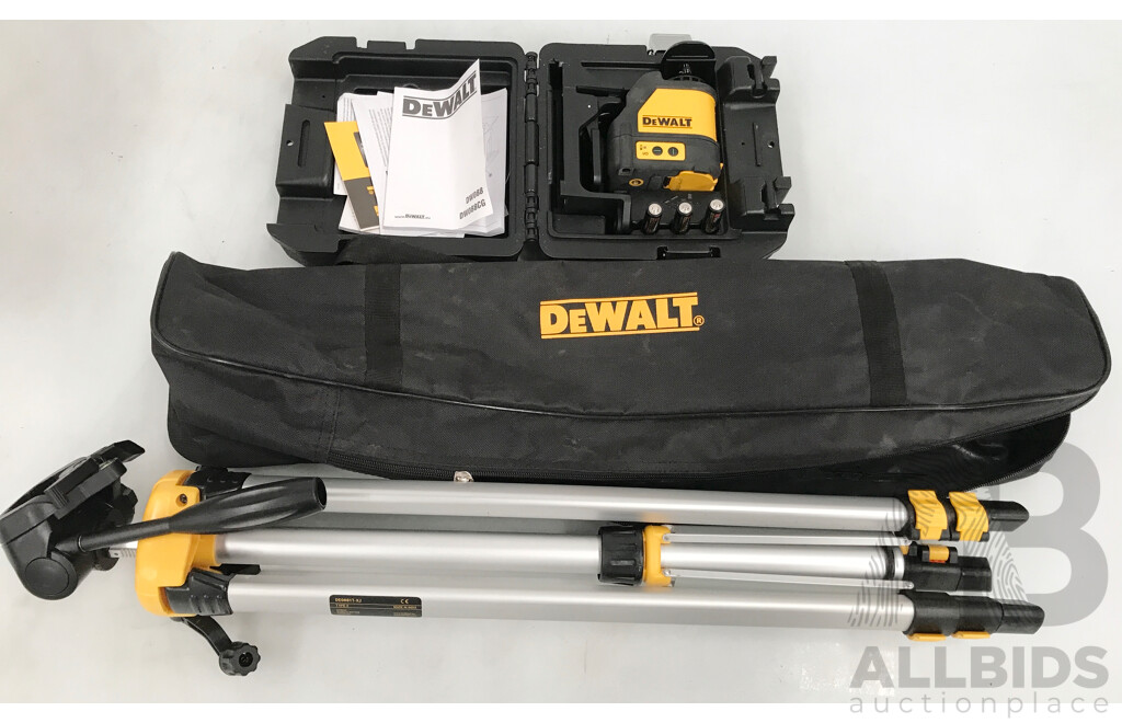 DeWalt (DW088CG) Cross Line Laser Green with Mini Tripod