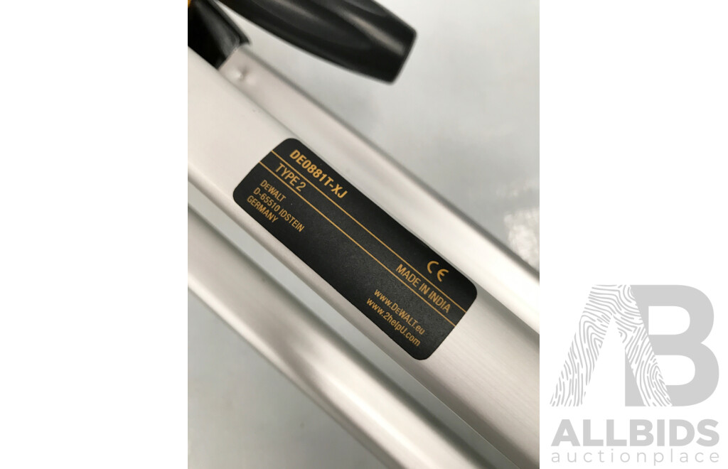 DeWalt (DW088CG) Cross Line Laser Green with Mini Tripod