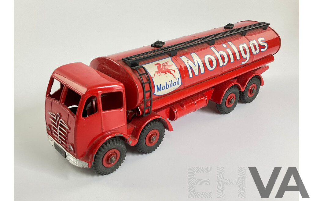 Dinky Toys 941 Foden 14 Ton Tanker 'Mobilgas'