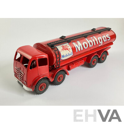 Dinky Toys 941 Foden 14 Ton Tanker 'Mobilgas'