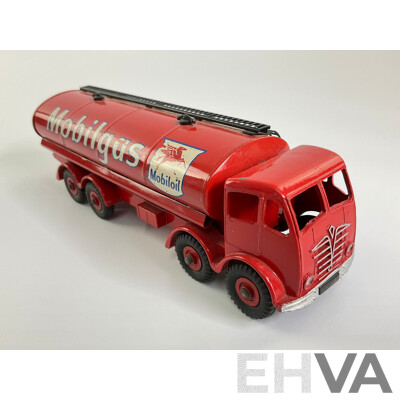 Dinky Toys 941 Foden 14 Ton Tanker 'Mobilgas'