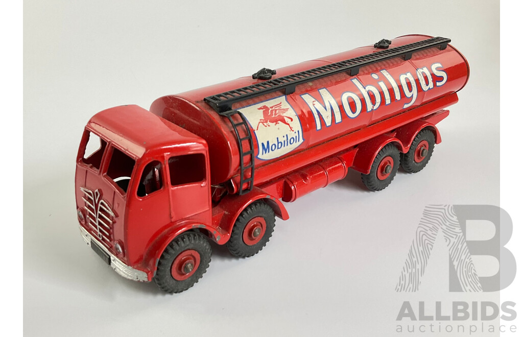 Dinky Toys 941 Foden 14 Ton Tanker 'Mobilgas'