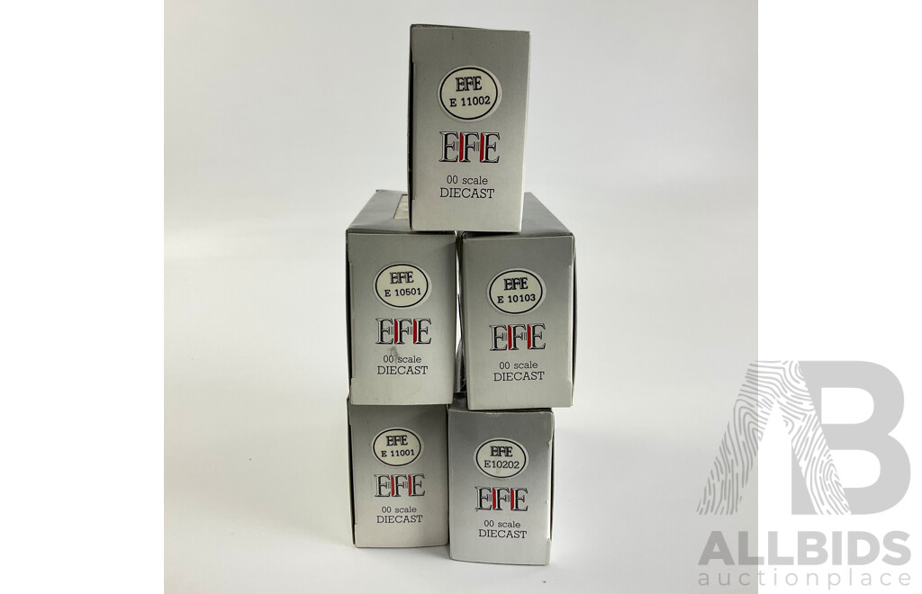 Four EFE OO Scale Trucks and Bus Including Croft & Co, Pickfords, London Carriers