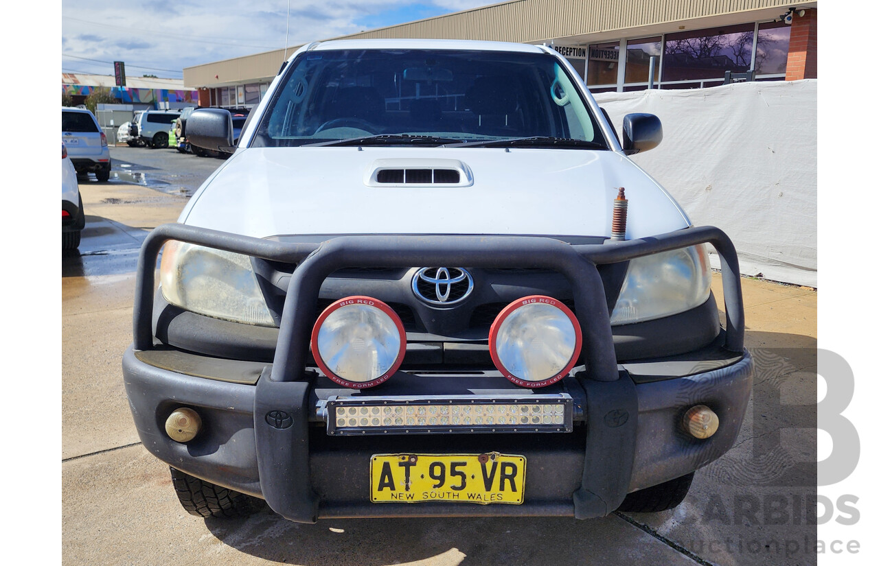 1/2008 Toyota Hilux SR (4x4) KUN26R 07 UPGRADE Dual Cab P/Up White 3.0L