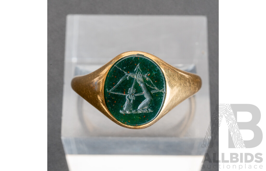 Hardy Bros 18ct Bloodstone Signet Ring with Bow & Arrow Intaglia, Size T, 4.89 Grams