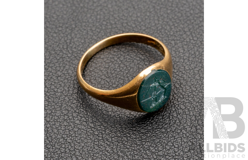 Hardy Bros 18ct Bloodstone Signet Ring with Bow & Arrow Intaglia, Size T, 4.89 Grams