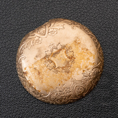 15ct Scrap Gold Pocket Watch Casing with Cartouche, 35mm, 3.39 Grams