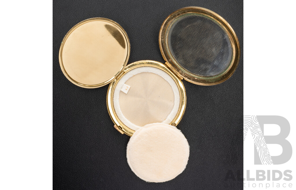 Vintage Gold Tone Makeup Compact with Inlaid Mother of Pearl Rickshaw Motif, 74mm