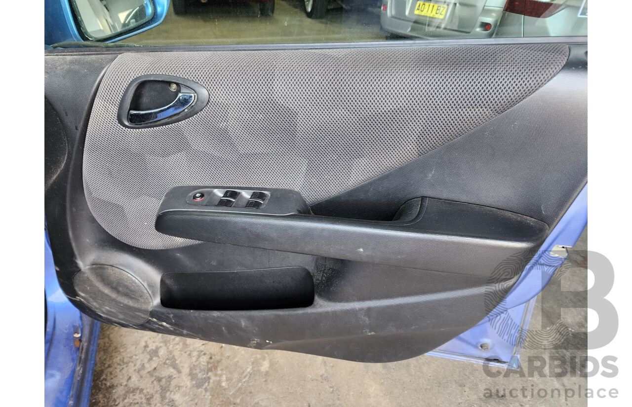 4/2006 Honda Jazz VTi UPGRADE 5d Hatchback Blue 1.5L