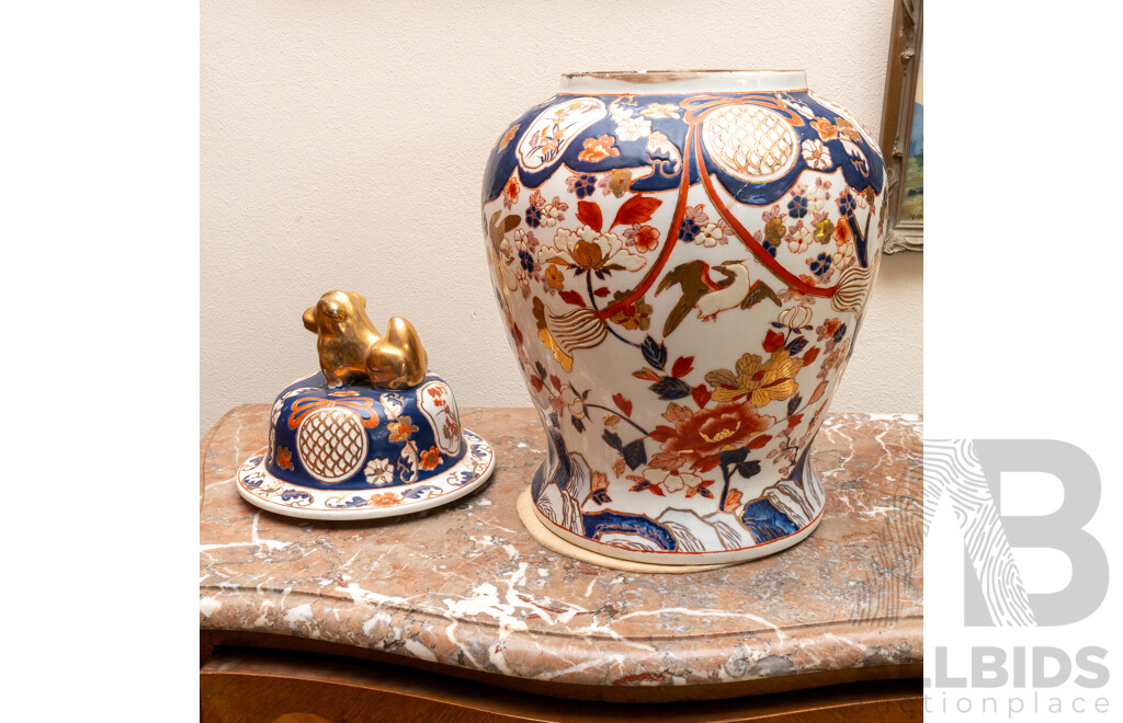 Antique Japanese Imari Hand Painted Lidded Urn with Shishi Finial to Top
