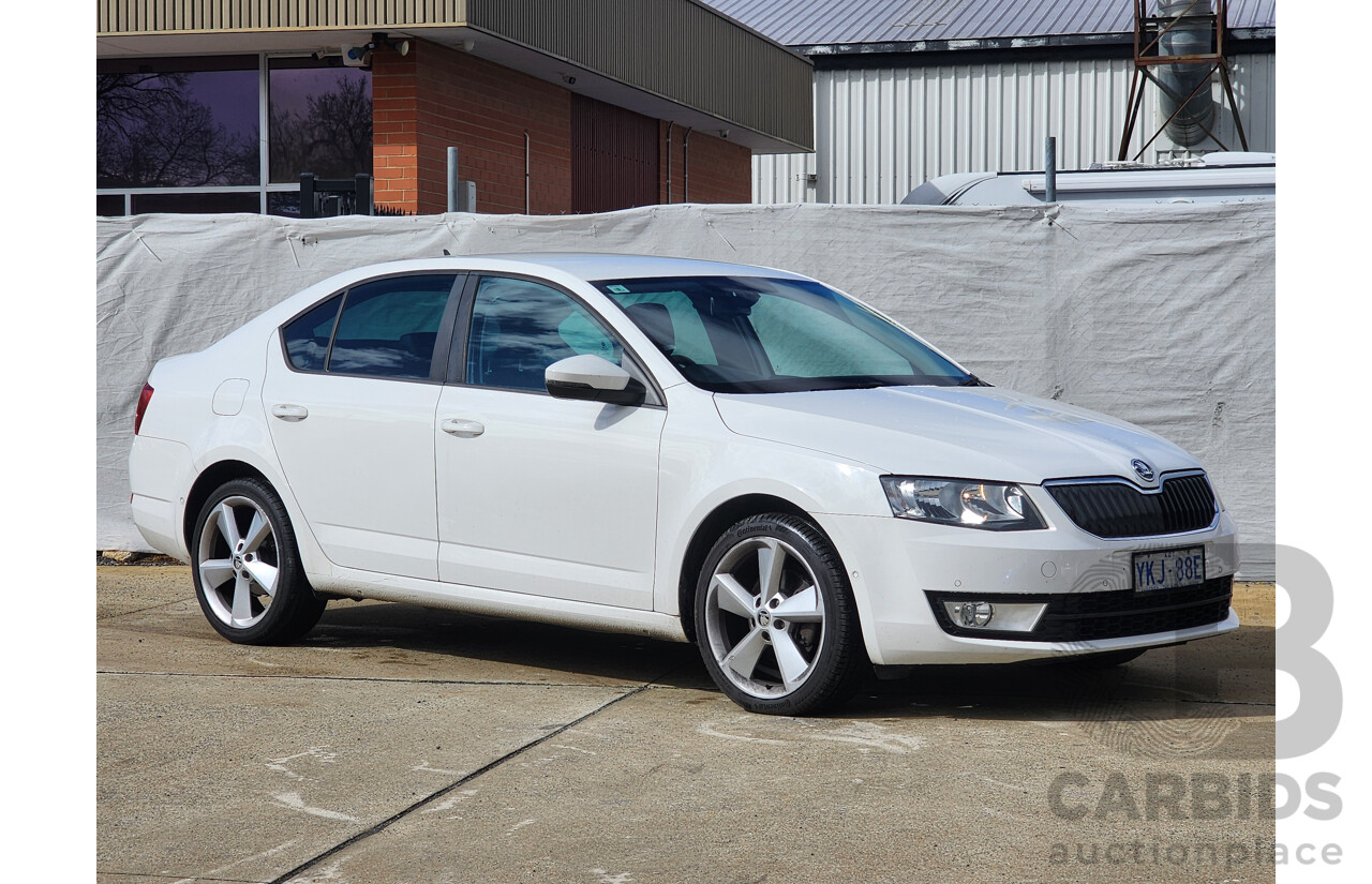 4/2014 Skoda Octavia 110 TDI Elegance NE 5d Hatchback White 2.0L