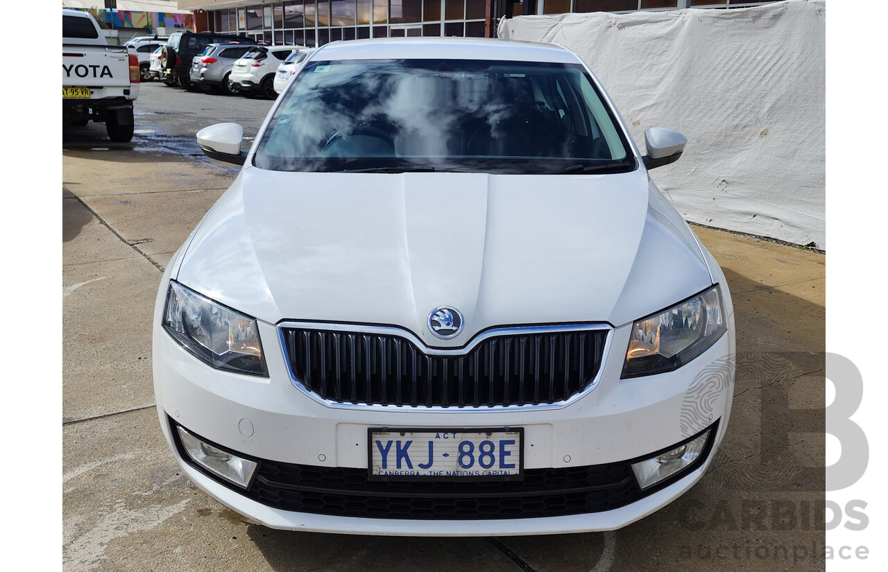 4/2014 Skoda Octavia 110 TDI Elegance NE 5d Hatchback White 2.0L
