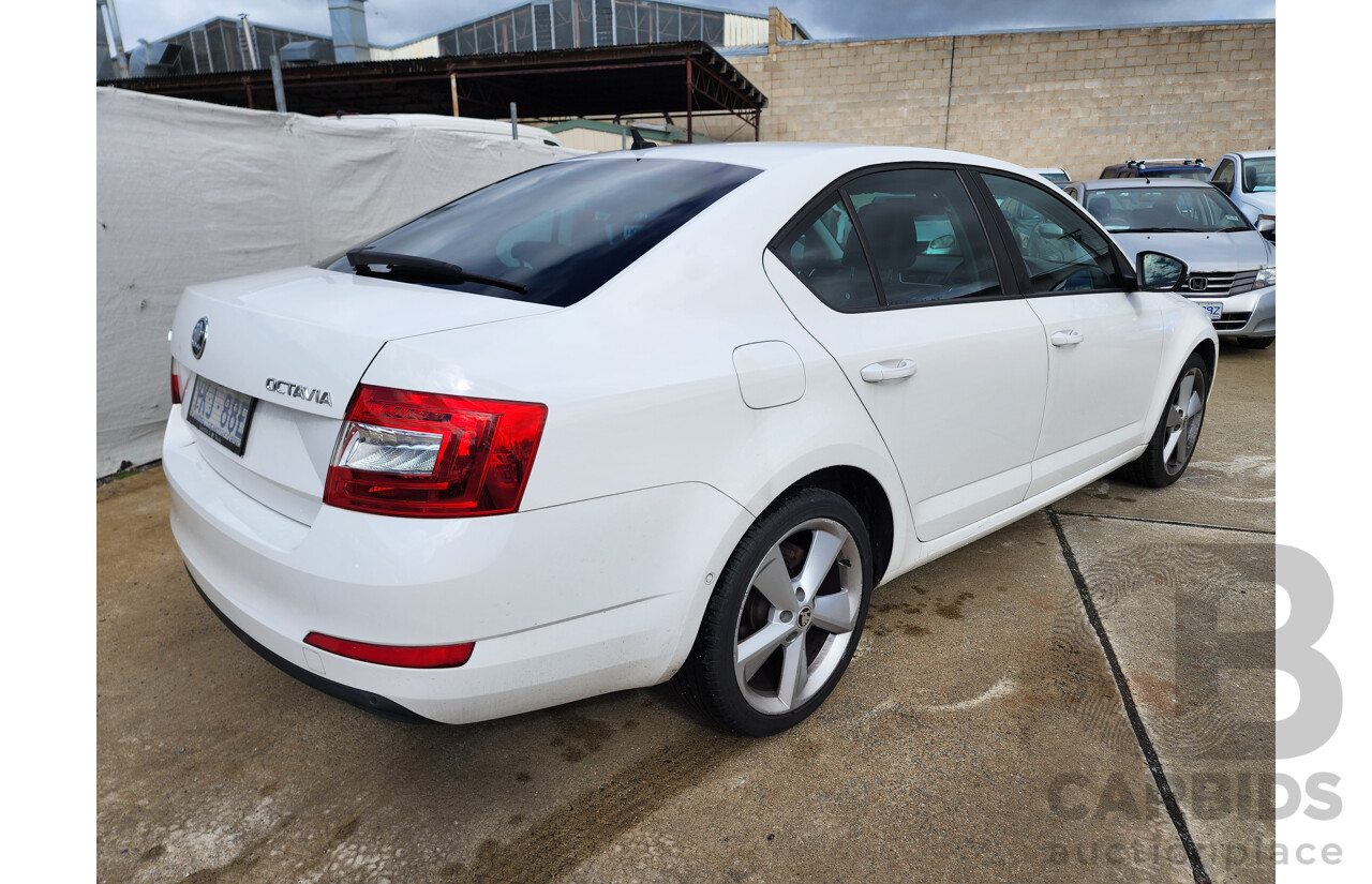 4/2014 Skoda Octavia 110 TDI Elegance NE 5d Hatchback White 2.0L
