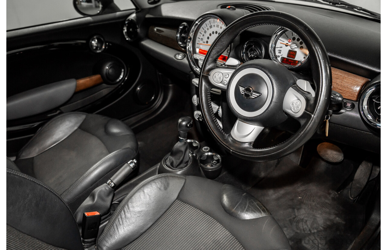 7/2010 Mini Cooper R56 2d Hatchback Pepper White 1.6L