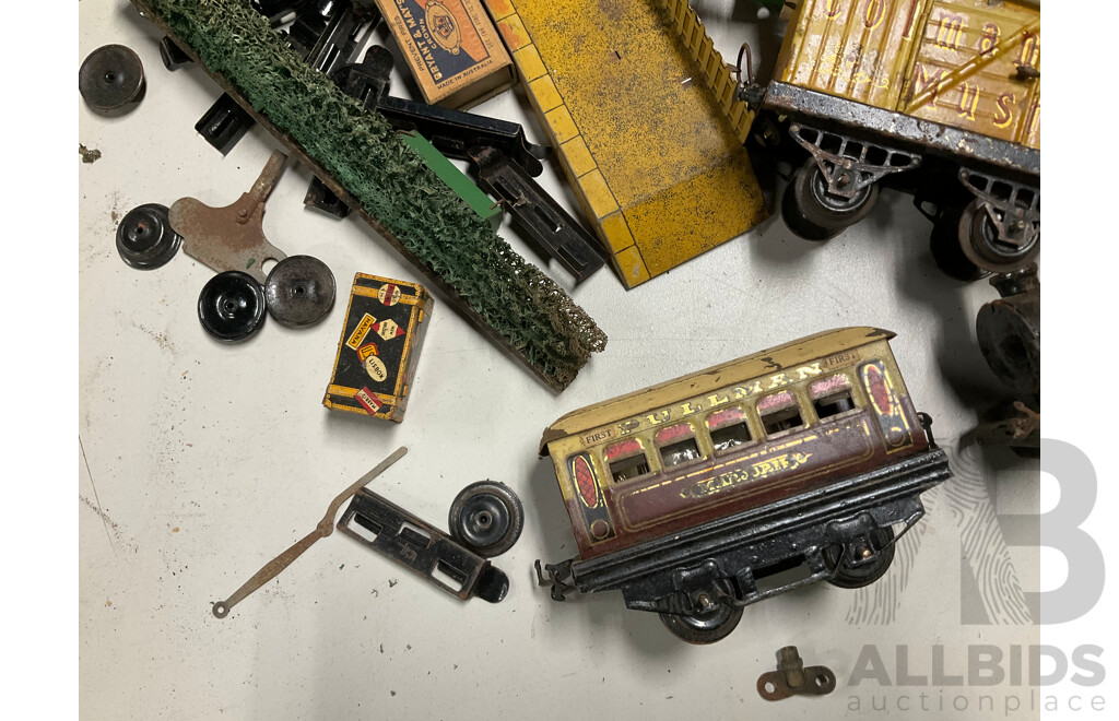 Collection of Vintage Hornby O Gauge Railway Rolling Stock, Station Platform and Signals Including Steam Locomotive, Passenger and Freight Cars