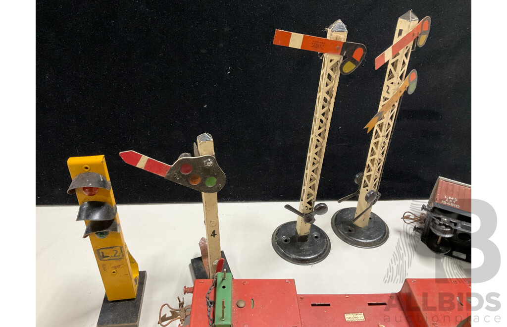 Collection of Vintage Hornby O Gauge Railway Rolling Stock, Station Platform and Signals Including Steam Locomotive, Passenger and Freight Cars