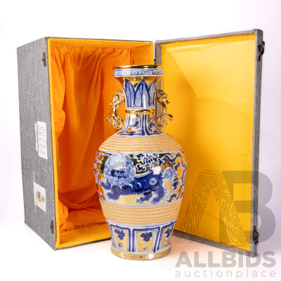 Large Chinese Hand Decorated Twin Handled Porcelain Vase with Bands of Applied Raised Gilt & Blue & White Floral Decoration, in Presentation Box Large Chinese Hand Decorated Twin Handled Porcelain Vase with Bands of Applied Raised Gilt & Blue & White Floral Decoration, in Presentation Box