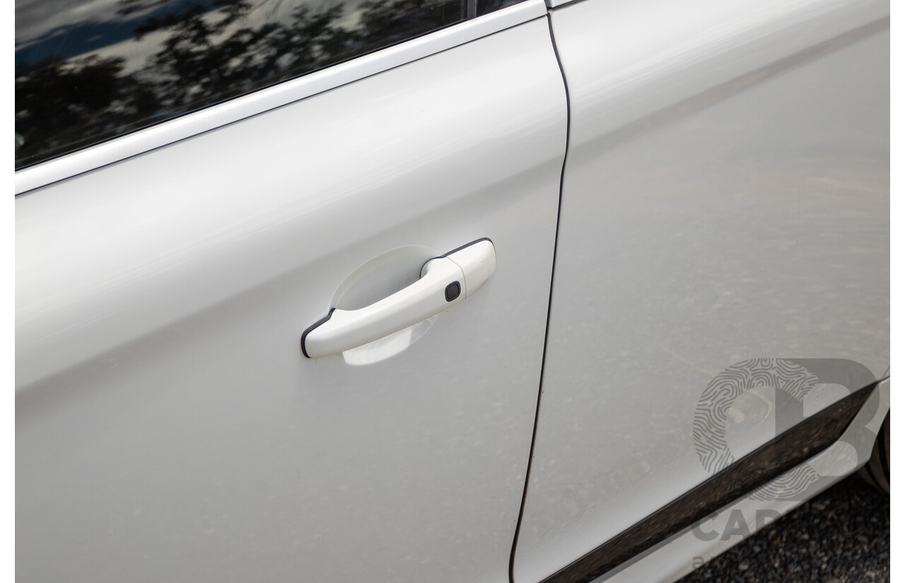 12/2016 Volvo XC60 D5 R-Design (AWD) DZ MY17 4D Wagon Ice White Turbo Diesel 2.4L