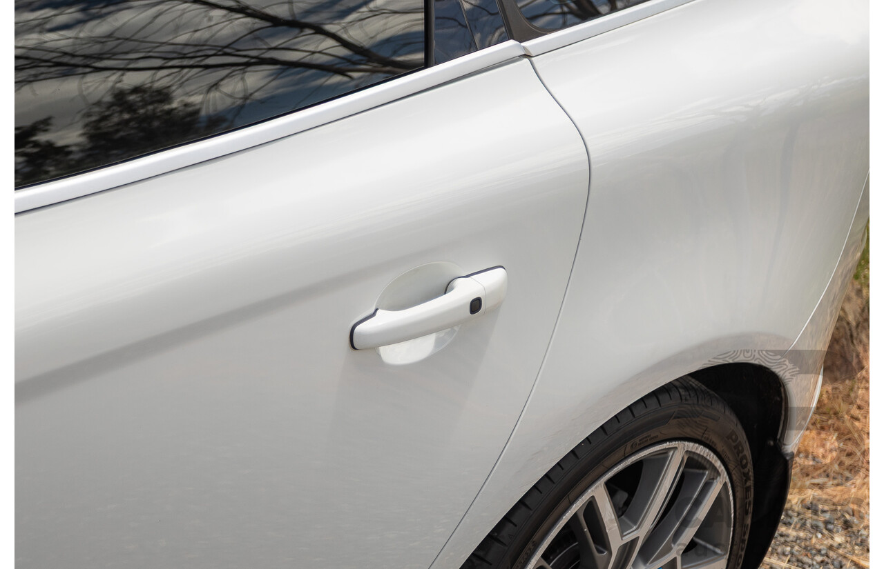 12/2016 Volvo XC60 D5 R-Design (AWD) DZ MY17 4D Wagon Ice White Turbo Diesel 2.4L