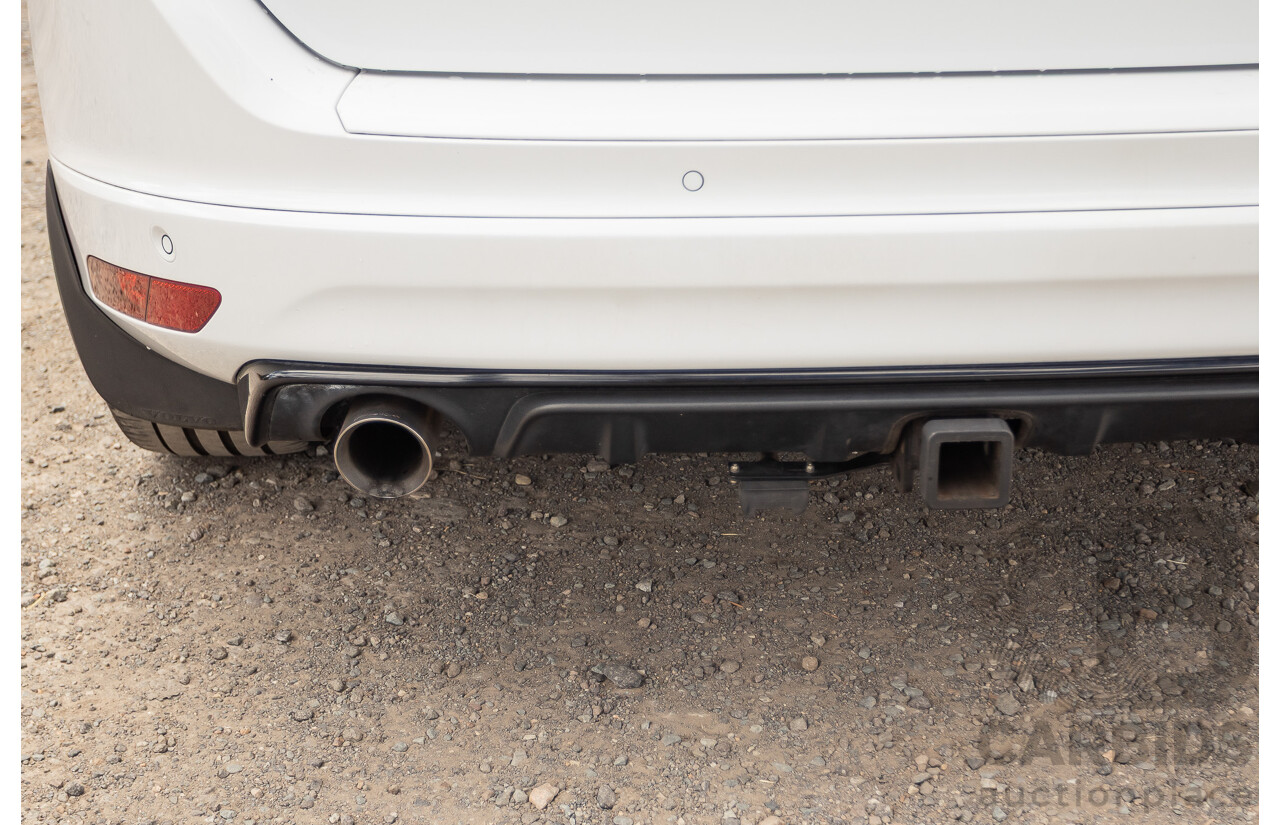 12/2016 Volvo XC60 D5 R-Design (AWD) DZ MY17 4D Wagon Ice White Turbo Diesel 2.4L