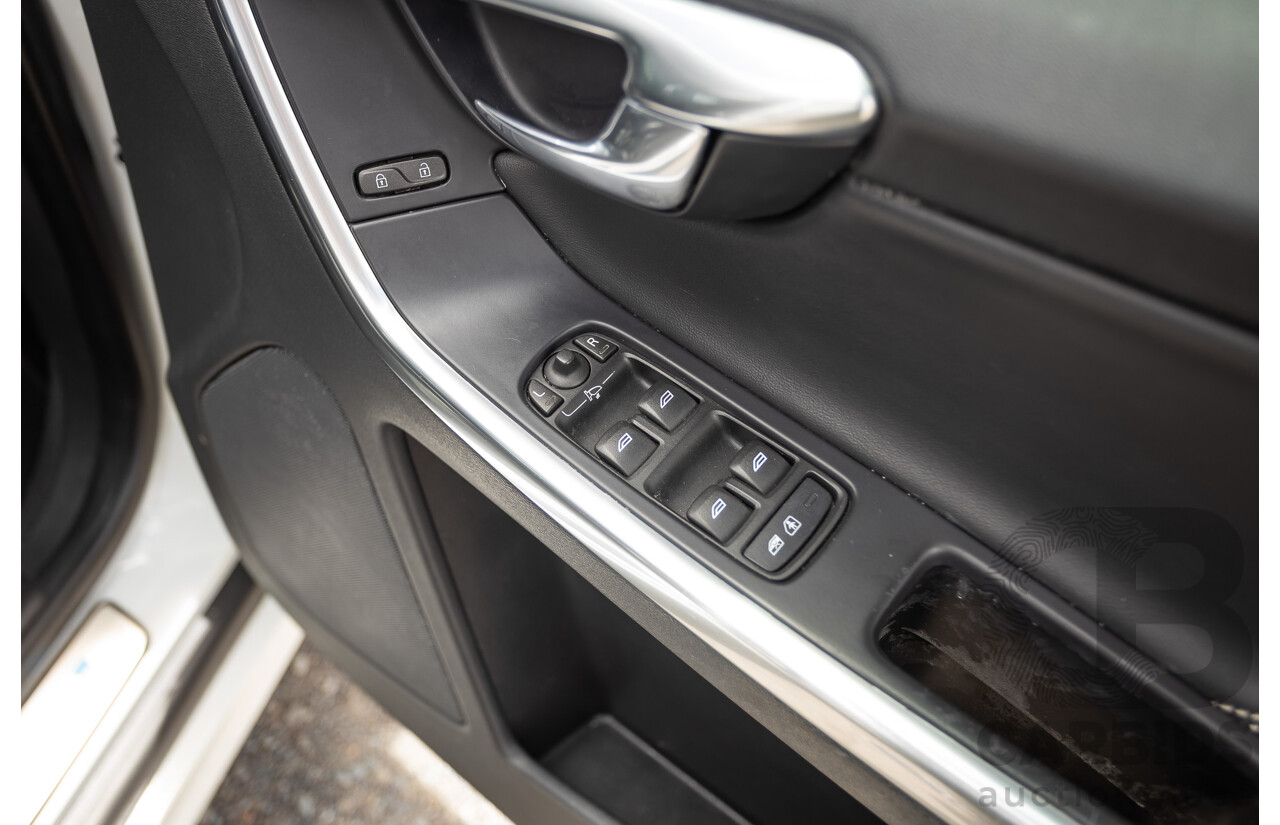 12/2016 Volvo XC60 D5 R-Design (AWD) DZ MY17 4D Wagon Ice White Turbo Diesel 2.4L