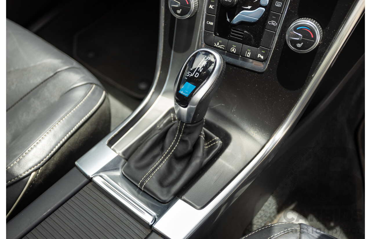 12/2016 Volvo XC60 D5 R-Design (AWD) DZ MY17 4D Wagon Ice White Turbo Diesel 2.4L