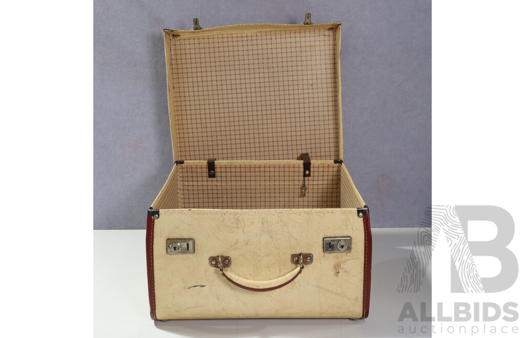 Collection VIntage Hats Including Fur Examples in VIntage Aeroplane Hat Case