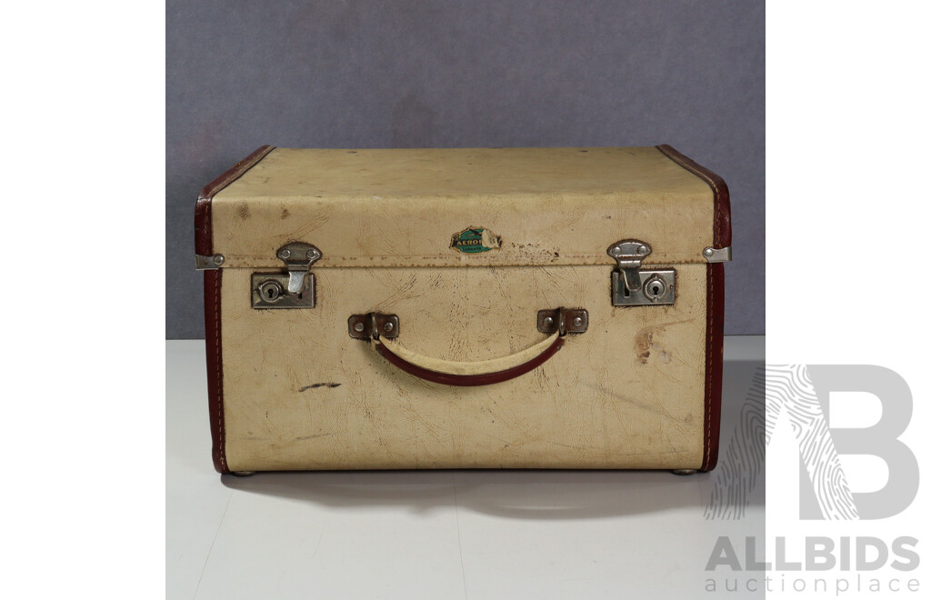 Collection VIntage Hats Including Fur Examples in VIntage Aeroplane Hat Case