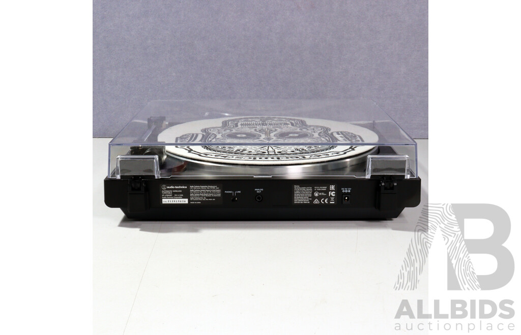 Audio Technica at LP60XBT Turntable with Technics Slip Pad