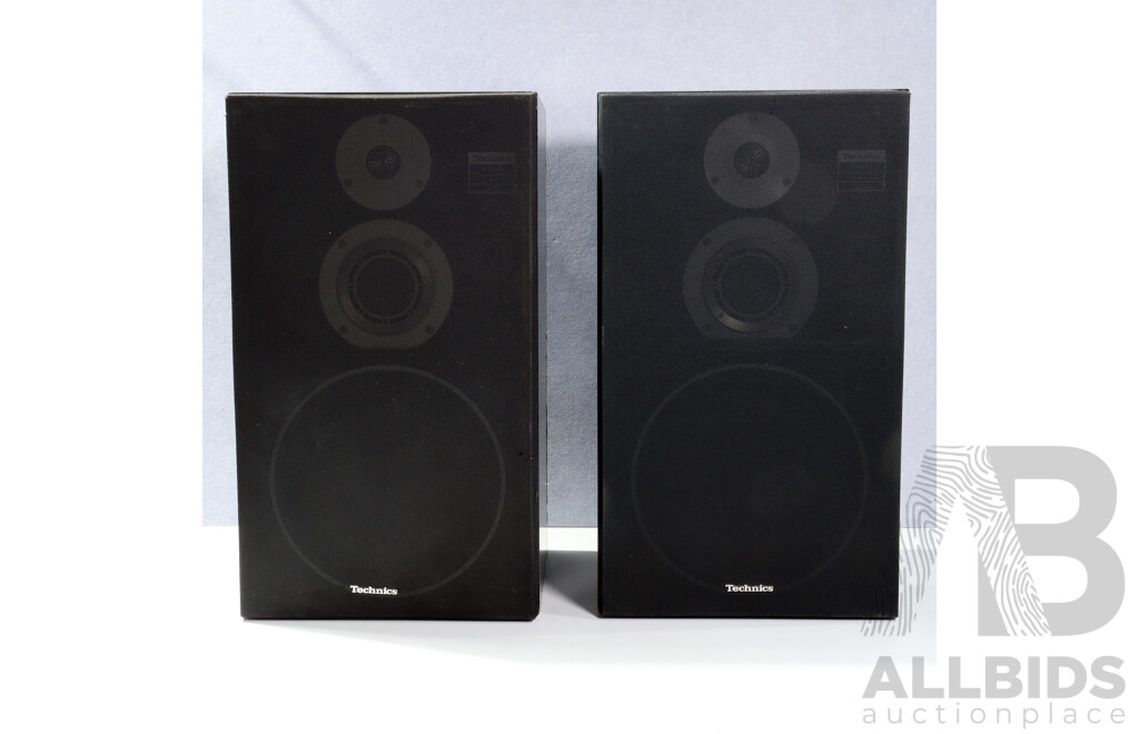 Pair Technics Model SB X 500A Three Way Speaker System Speakers