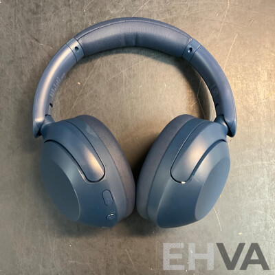 SONY WH-XB910N Noise Cancelling Wireless Headphones & Mirabella Genio Projector