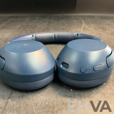 SONY WH-XB910N Noise Cancelling Wireless Headphones & Mirabella Genio Projector