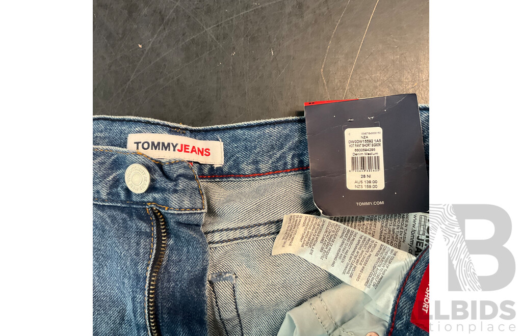 STUSSY, Calvin Klein Jeans T-shirt Sizes S, L & Tommy Jeans Shorts Size 28 - Lot of 4