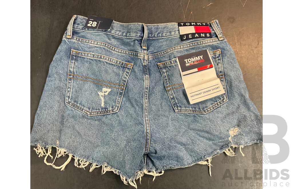 STUSSY, Calvin Klein Jeans T-shirt Sizes S, L & Tommy Jeans Shorts Size 28 - Lot of 4