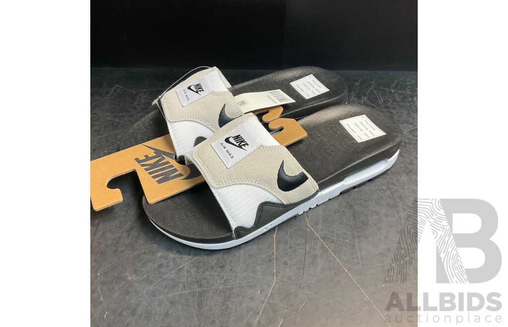Nike Air Max 1 Slide White/ Black/ Neutral Grey Size 8 with Foot Locker Socks