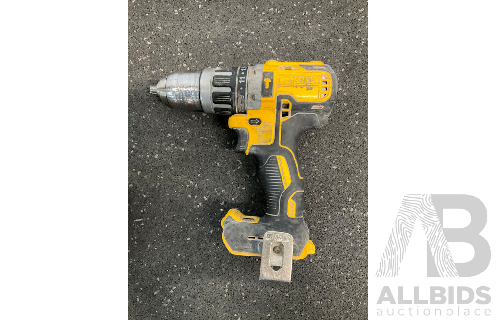 DeWALT 18V Hammer Drill Driver and 18V 8Ah Battery - Lot of 2