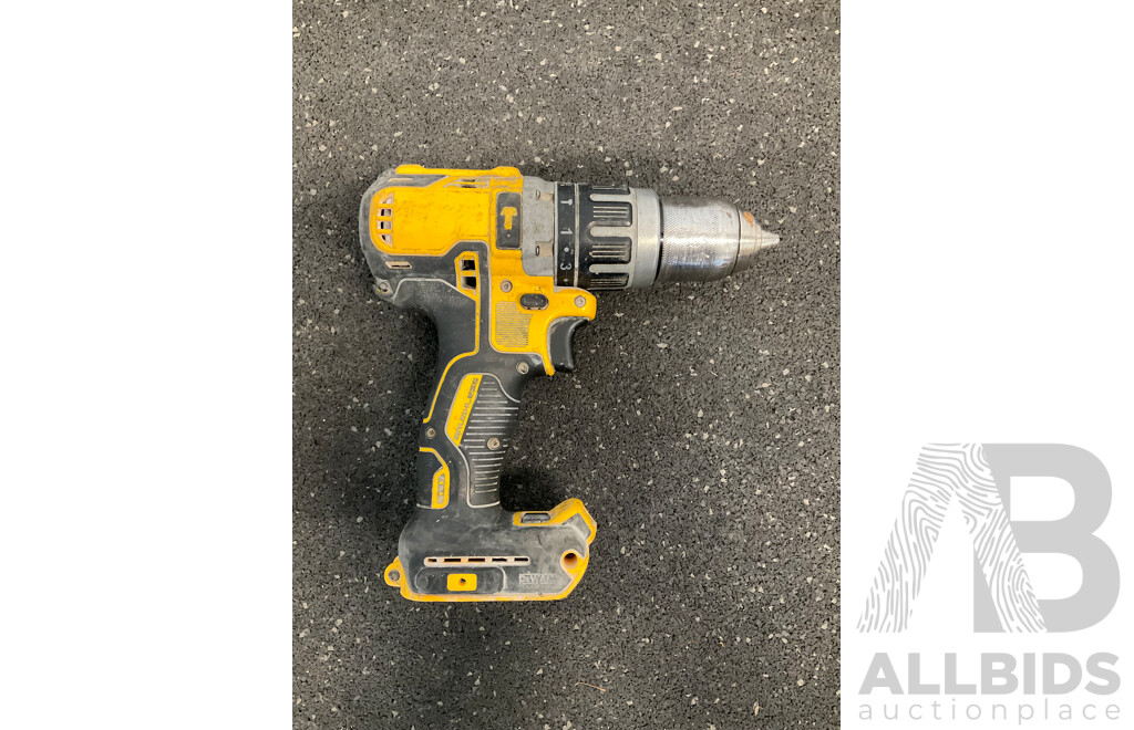 DeWALT 18V Hammer Drill Driver and 18V 8Ah Battery - Lot of 2