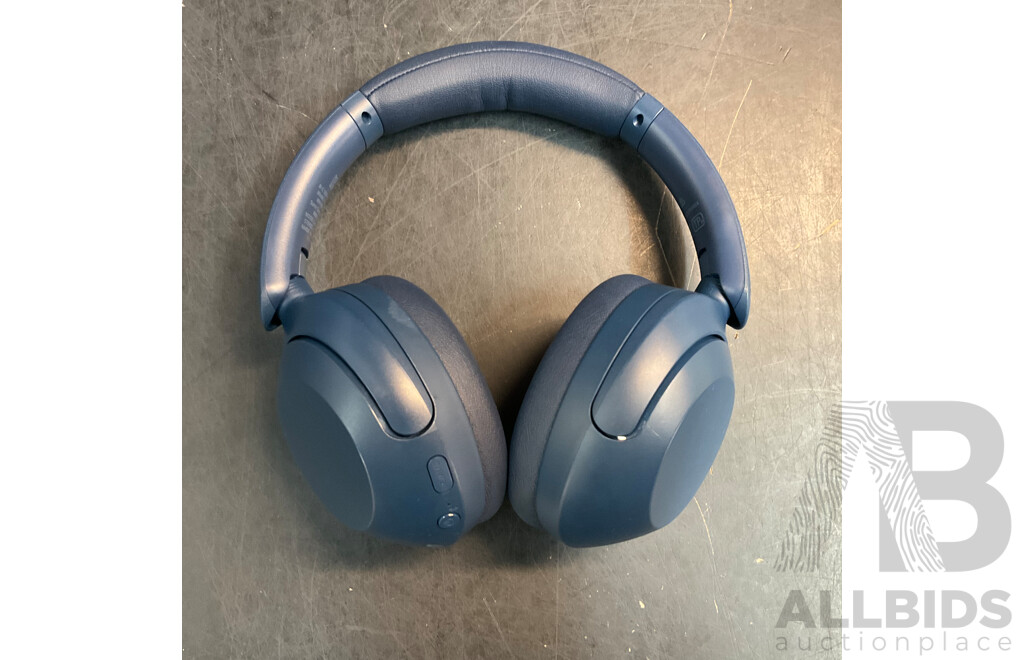 SONY WH-XB910N Noise Cancelling Wireless Headphones & Mirabella Genio Projector