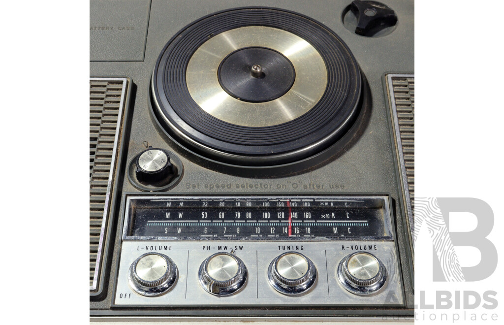 Vintage National SG-725FL All-Transistor Portable Stereo Record Player & AM Radio