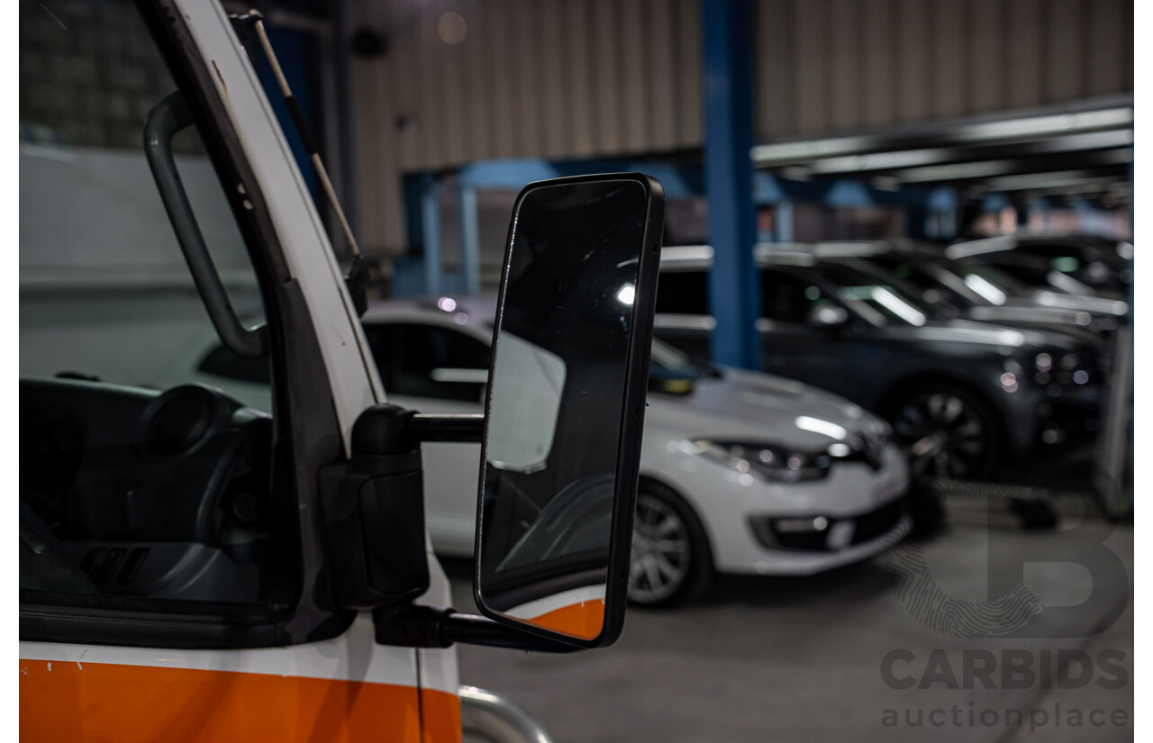 02/2013 Mitsubishi Fuso Canter 515 4.5 (MWB) 4x2 FE C/Chas White Turbo Diesel 3.0L