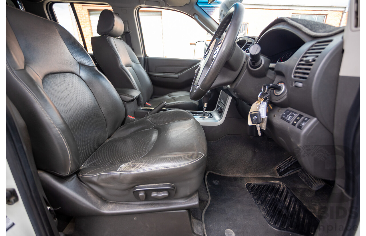02/2014 Nissan Navara ST-X 550 (4x4) D40 MY13 Dual Cab Utility White Turbo Diesel V6 3.0L