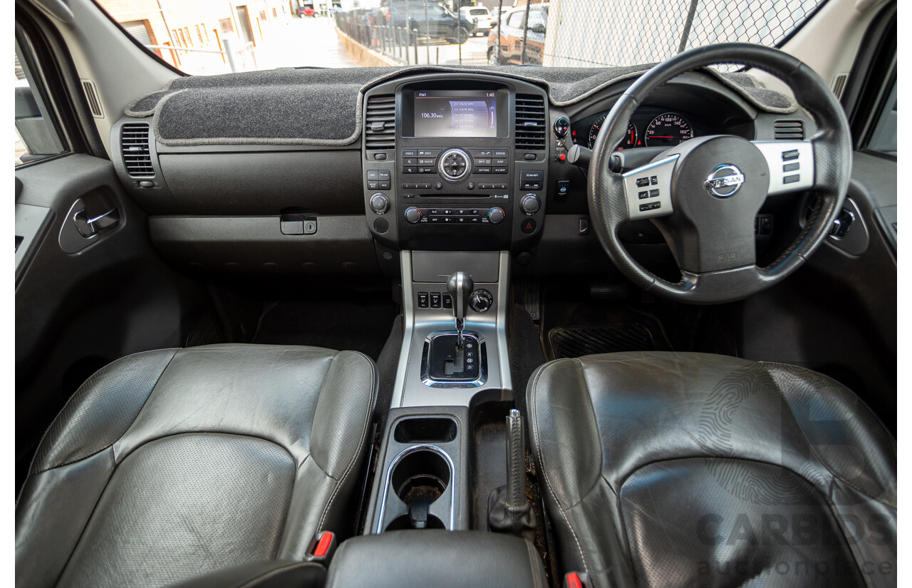02/2014 Nissan Navara ST-X 550 (4x4) D40 MY13 Dual Cab Utility White Turbo Diesel V6 3.0L