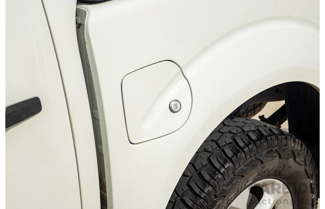 02/2014 Nissan Navara ST-X 550 (4x4) D40 MY13 Dual Cab Utility White Turbo Diesel V6 3.0L