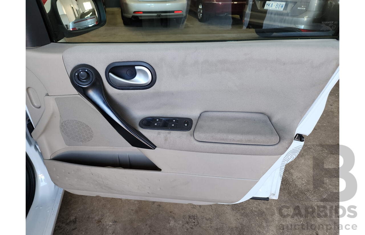10/2008 Renault Megane Expression X84 MY06 UPGRADE 4d Sedan White 2.0L