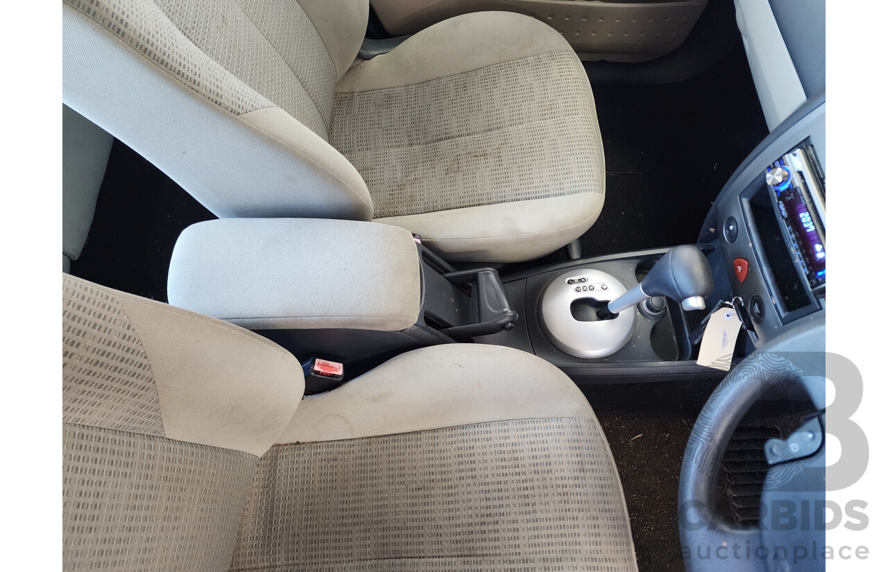 10/2008 Renault Megane Expression X84 MY06 UPGRADE 4d Sedan White 2.0L