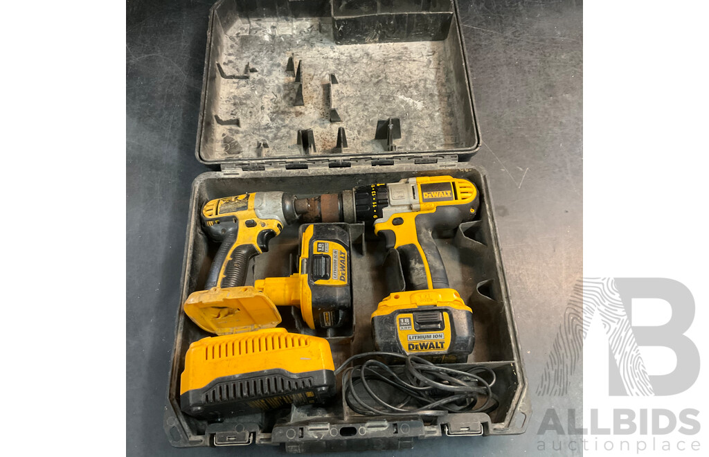 DeWALT Impact Driver & Hammerdrill in Carry Box with 2 Battery and Charger