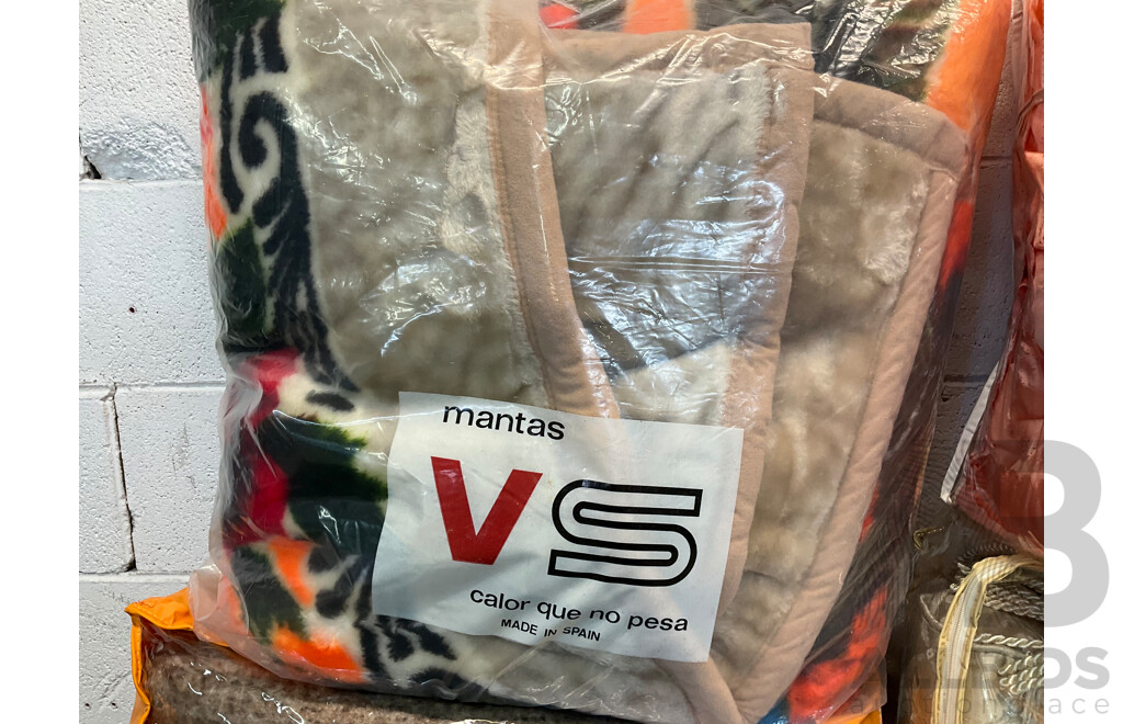 Assorted Vinage Manchester and Blankets - Lot of 4