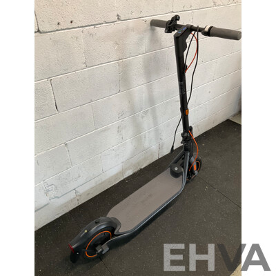 Segway Ninebot Kickscooter F65l Electric Scooter - Black